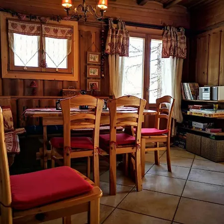דירה Lovely Large With Terrace